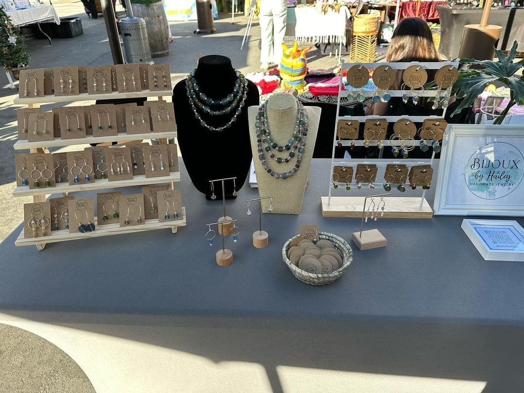 A table with several different jewelry on it.